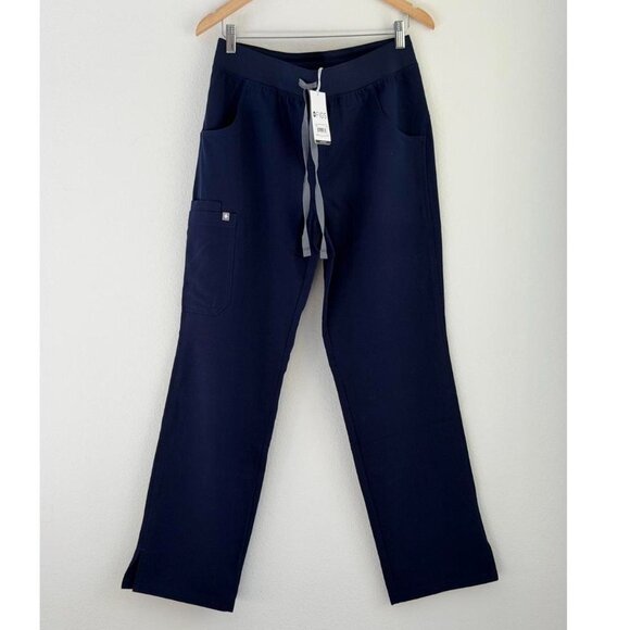 Figs Kade Cargo Scrub Pants in Navy, Size Medium - Picture 7 of 9